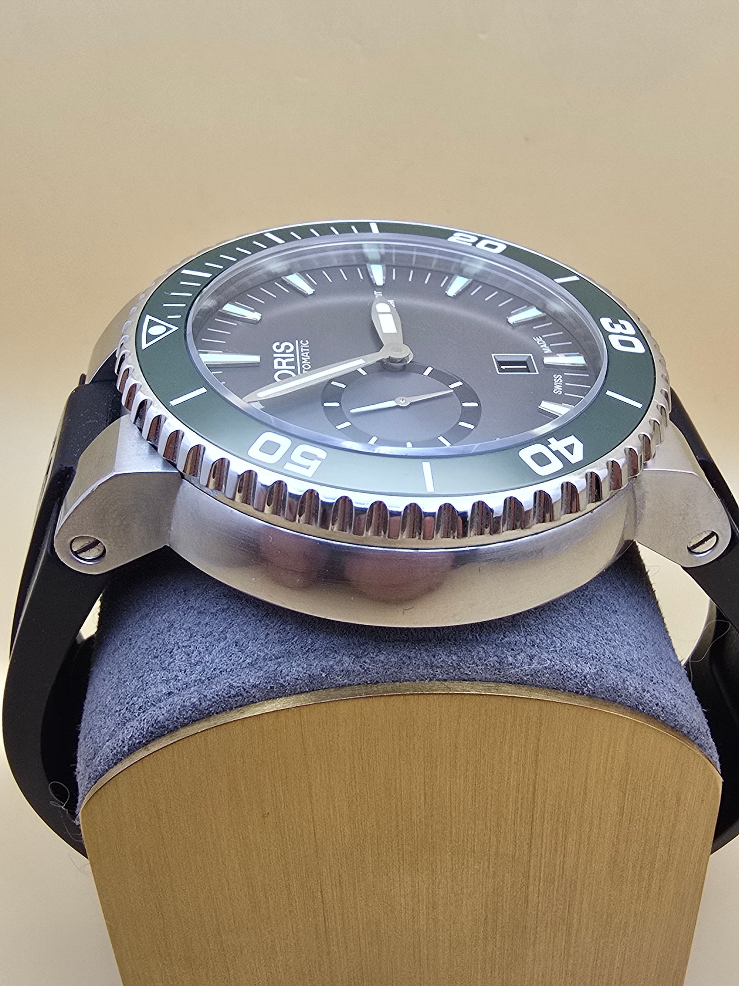 Oris Aquis Green Small Seconds 45.5mm full set