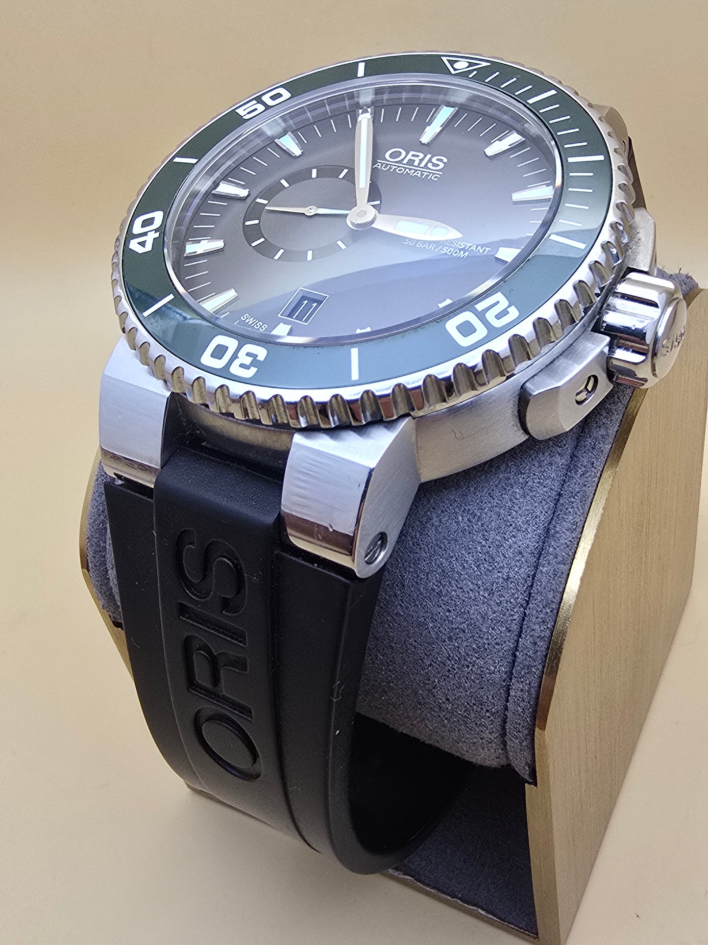 Oris Aquis Green Small Seconds 45.5mm full set