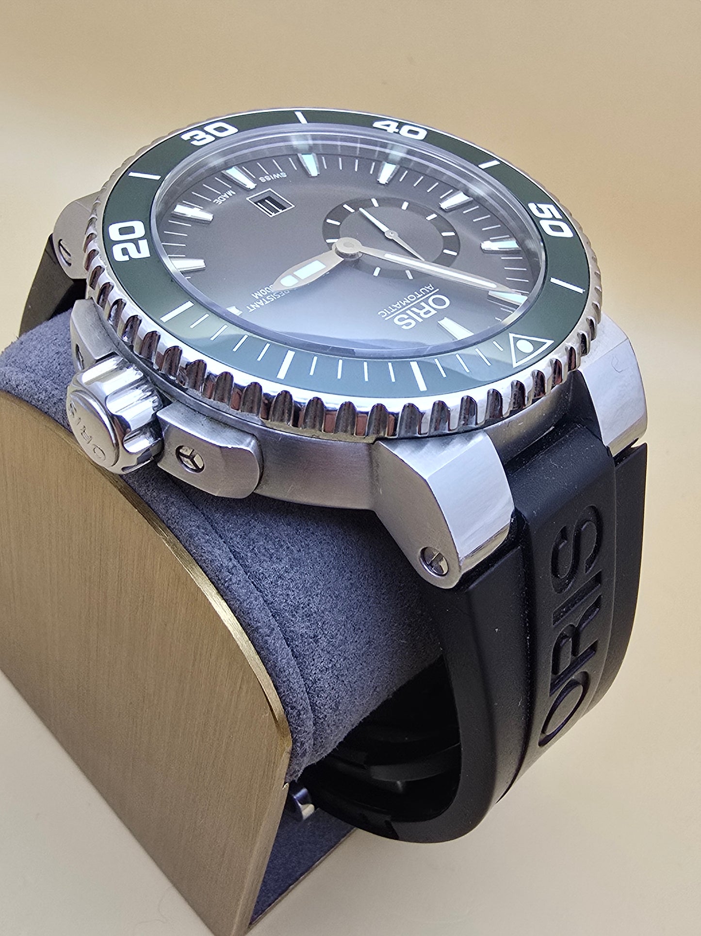 Oris Aquis Green Small Seconds 45.5mm full set