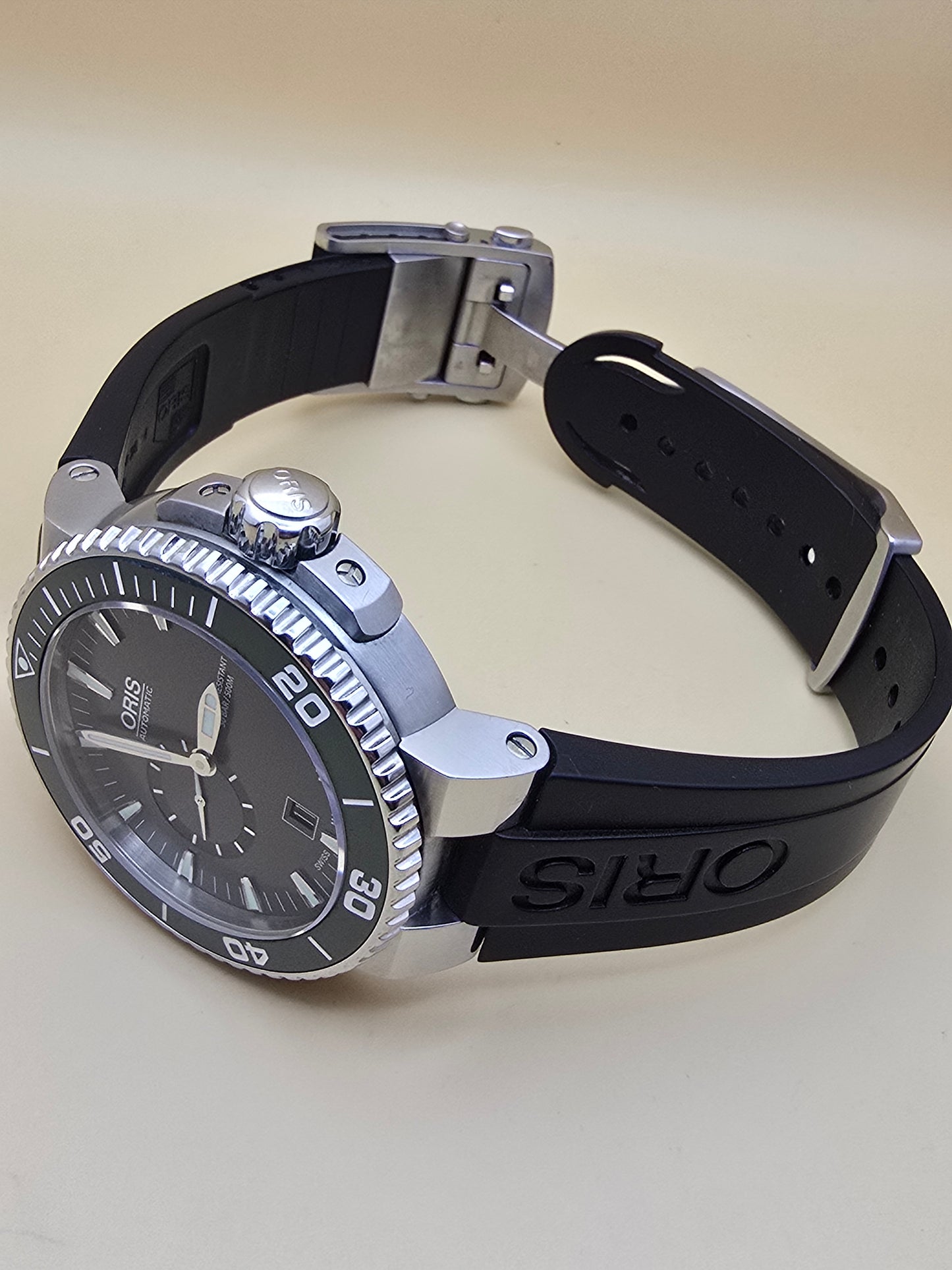 Oris Aquis Green Small Seconds 45.5mm full set