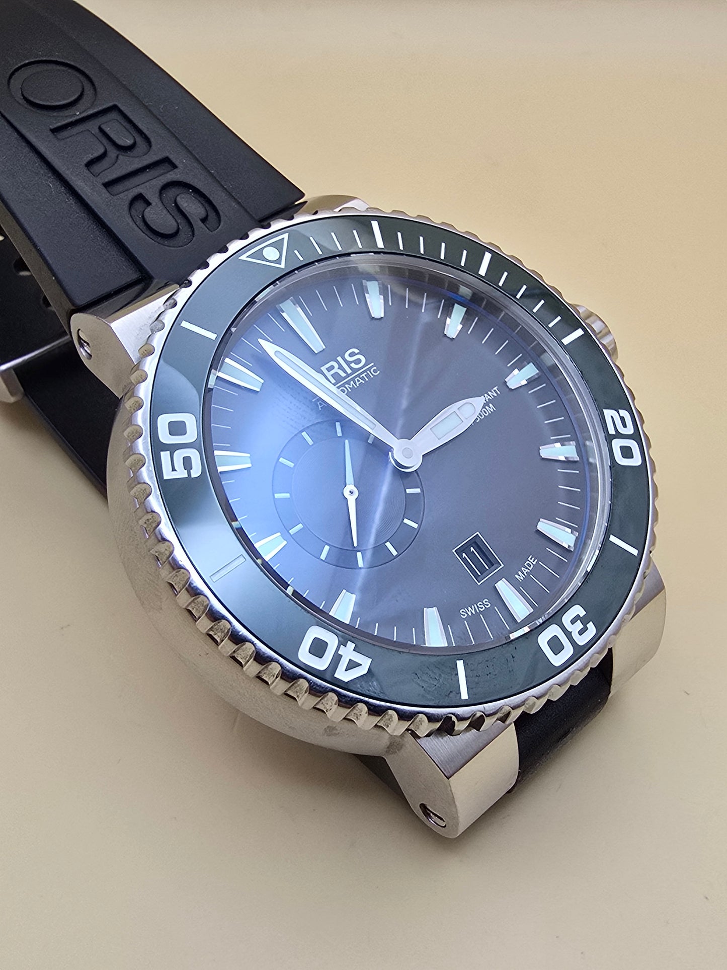 Oris Aquis Green Small Seconds 45.5mm full set