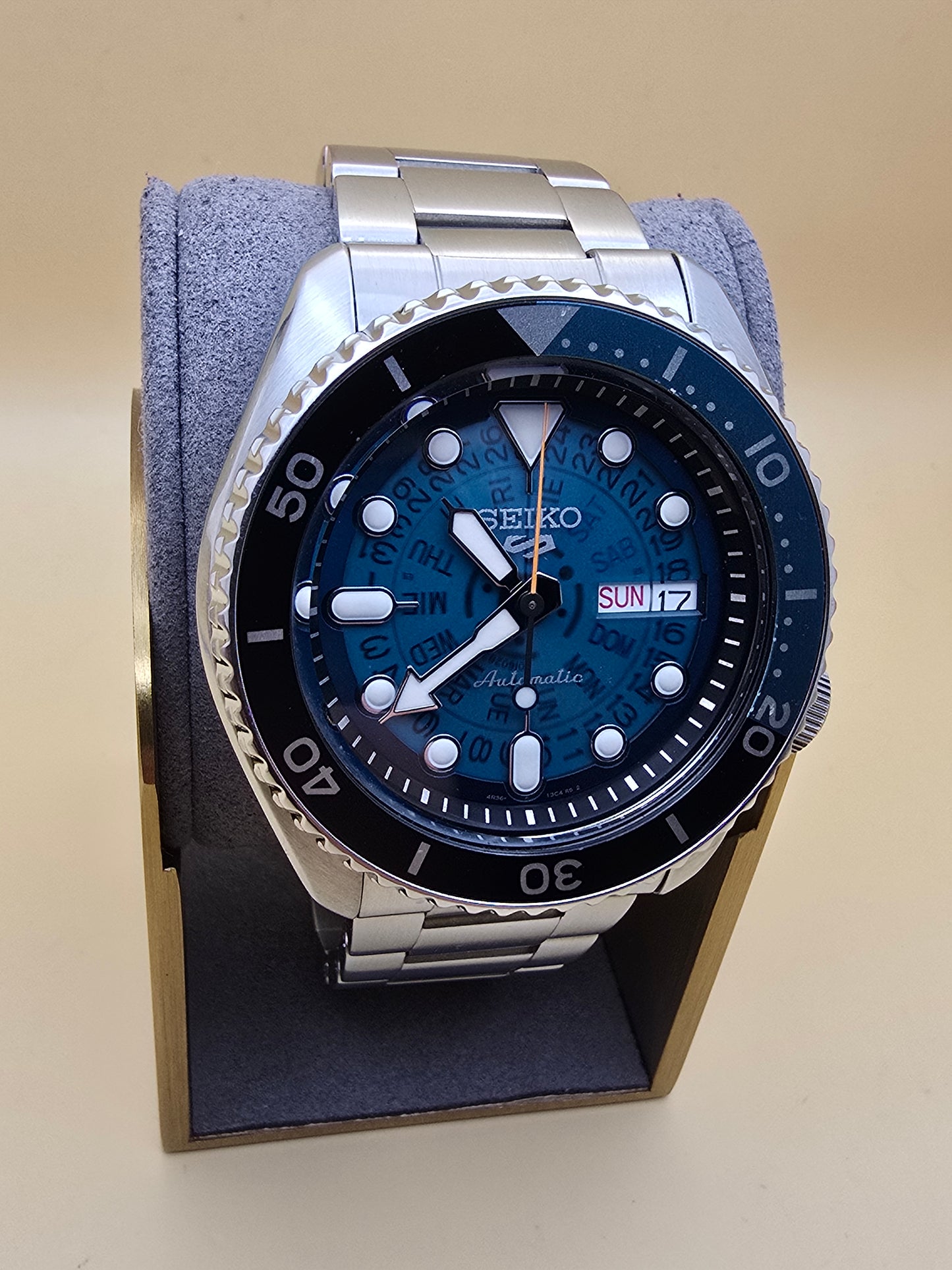 Seiko 5 Diver SKK 42mm cutie rezervat