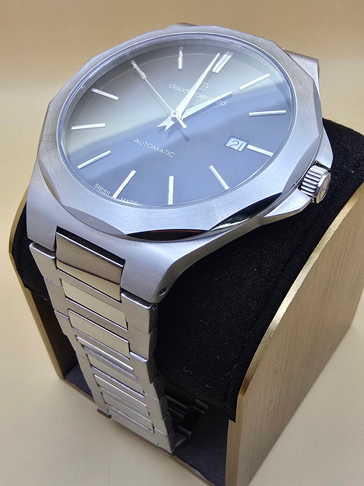 Claude Bernard Clasic Automatic 42mm cutie originală