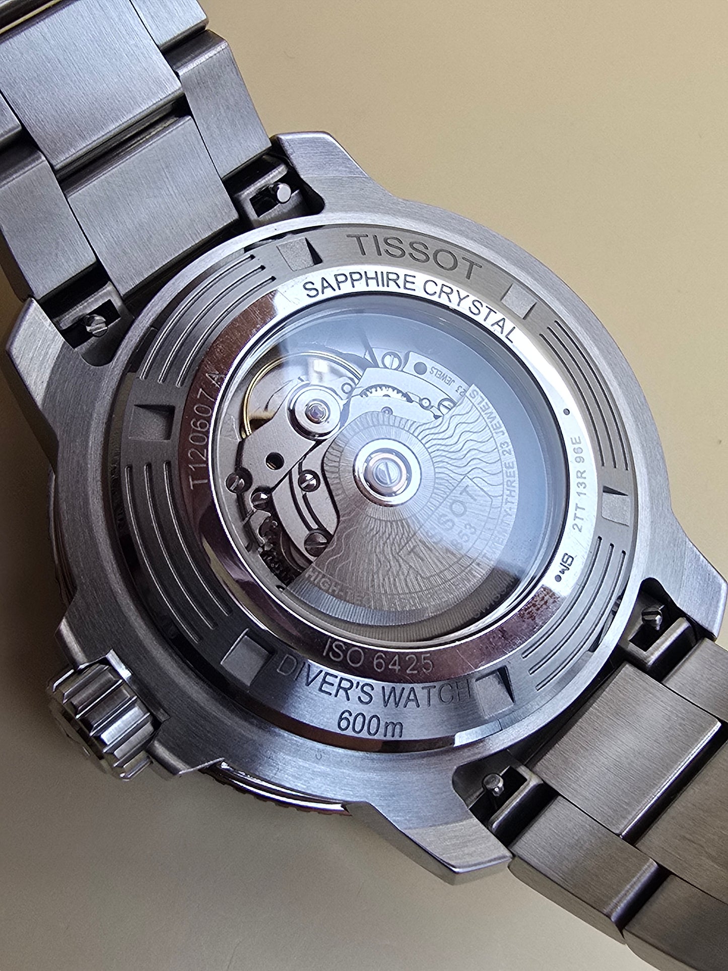 Tissot Seastar 2000 Ceramic 600m Powermatic80 46mm cutie/acte